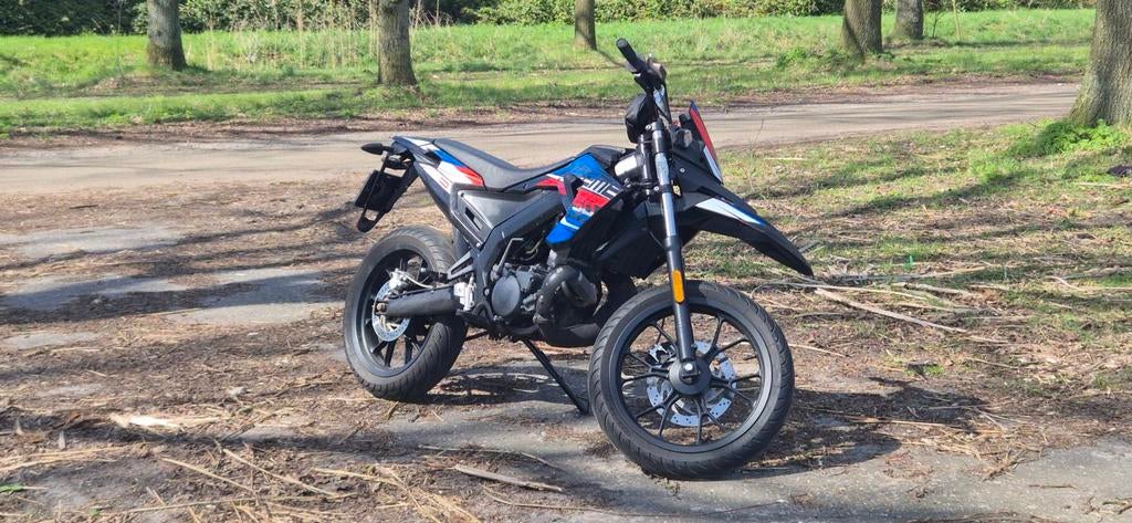 Derbi Senda X-Treme 50 SM uit 2021, Ophalen, 6 versnellingen, Maximaal 45 km/u, Zo goed als nieuw