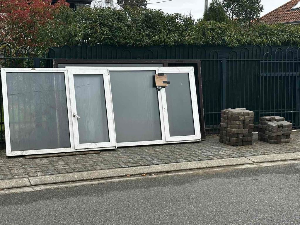 Ramen en tegels 24m2 gratis op te halen., Ophalen, Zo goed als nieuw, Kunststof, Raamkozijn