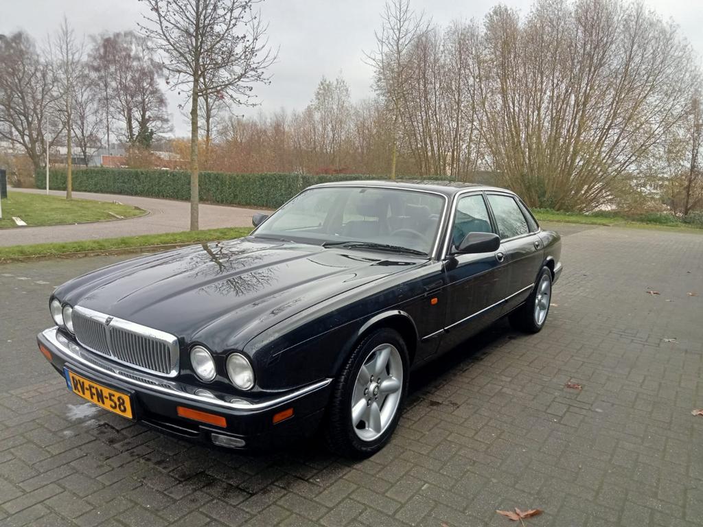 Jaguar Executive XJ 3.2 AUT 1997 Zwart, Auto's, Jaguar, Automaat, Achterwielaandrijving, 3239 cc, Zwart