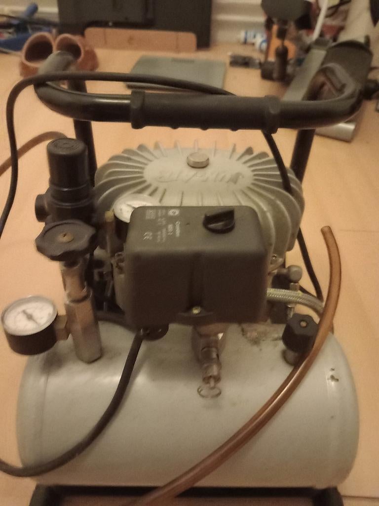 JUN-AIR Compressor - Compact en Stil, Doe-het-zelf en Verbouw, Compressors, Gebruikt, 6 tot 10 bar, Ophalen of Verzenden, Olievrij