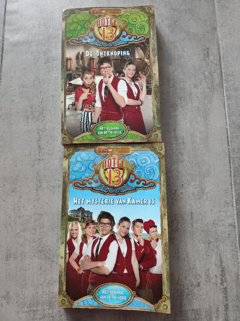 Hotel 13 Het verhaal van de tv-serie. 2 boeken, Boeken, Ophalen of Verzenden