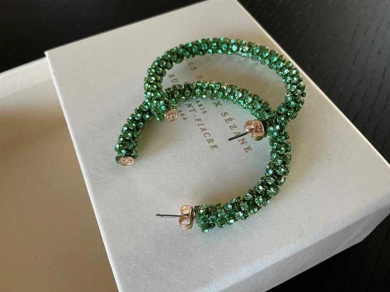 Sézane Athena oorbellen – smaragdgroen – zo goed als nieuw, Sieraden, Tassen en Uiterlijk, Ophalen of Verzenden, Zo goed als nieuw
