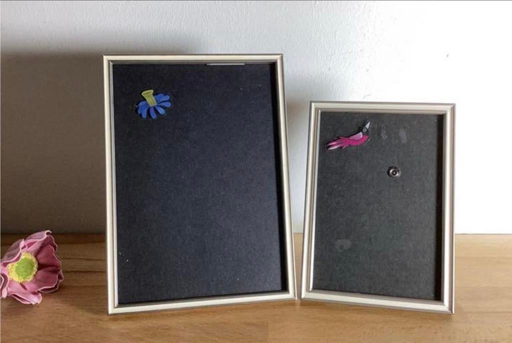 2 Zilverkleurige fotolijstjes - wit randje, Minder dan 50 cm, Gebruikt, Metaal of Aluminium, Ophalen of Verzenden