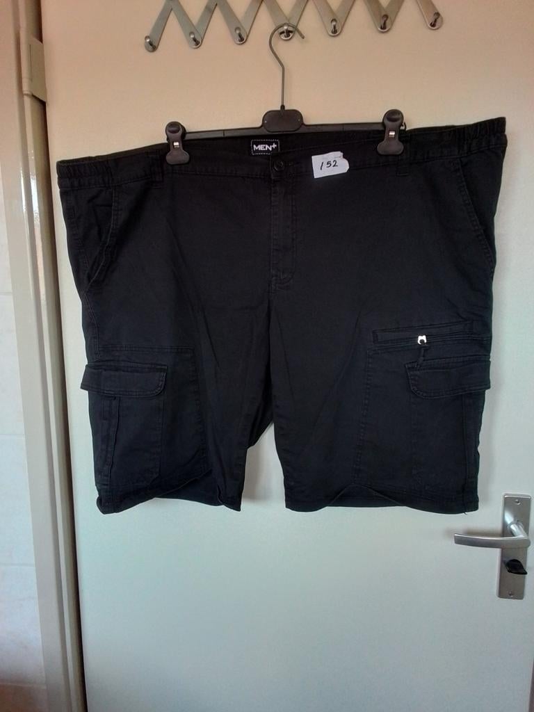152 Zwarte korte broek van Men + maat 70, Kleding | Heren, Grote Maten, Ophalen of Verzenden, Zo goed als nieuw, Zwart, Broek of Spijkerbroek
