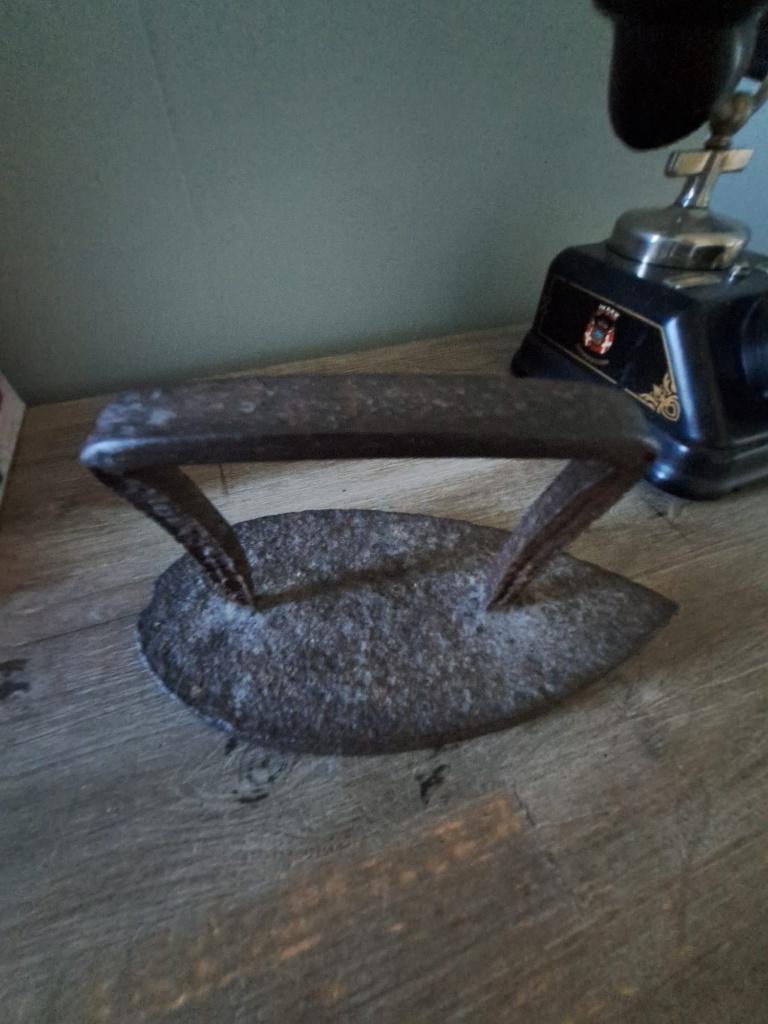 ijzeren strijkbout, Antiek en Kunst, Antiek | Gereedschap en Instrumenten, Ophalen