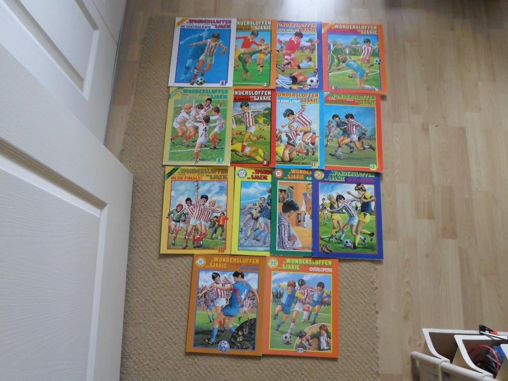 De   Wondersloffen   van  Sjakie.    13   voor    20  euro., Meerdere stripboeken, Ophalen of Verzenden, Gelezen