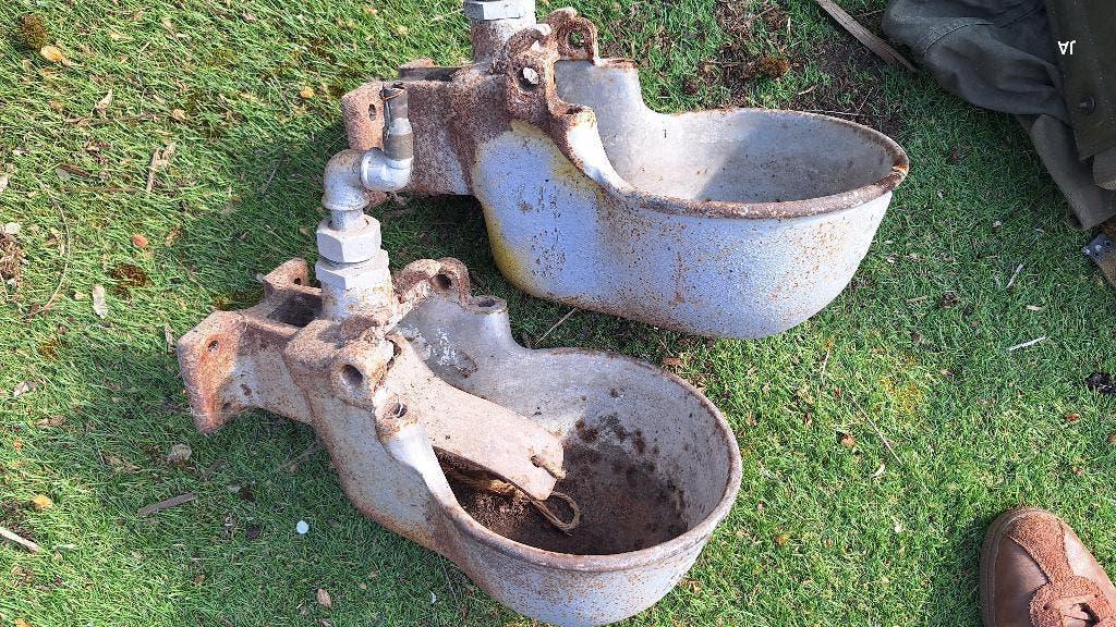 2 koe drinkbakken dorsser nijmegen  / plantenbak, Ophalen of Verzenden, Gebruikt