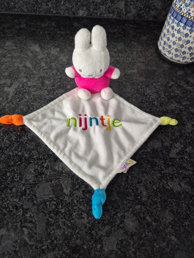 NIJNTJE Knuffeldoekje wit met kleurtjes, Ophalen of Verzenden, Konijn