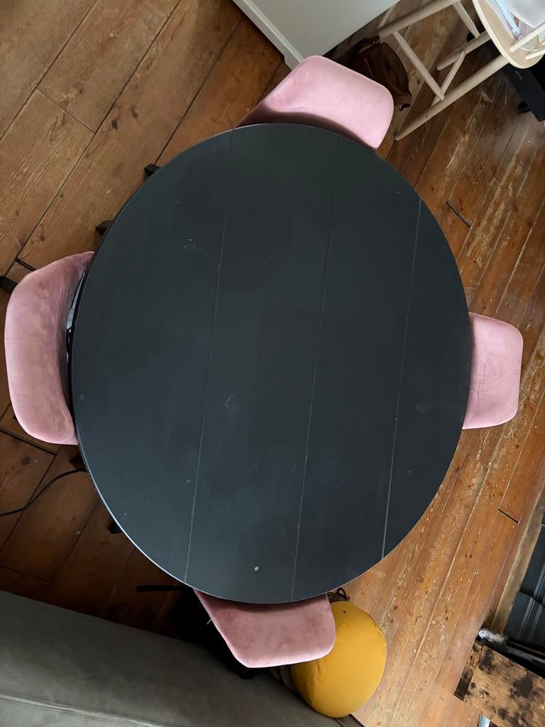 Ronde eettafel met 4 roze stoelen, Huis en Inrichting, Tafels | Eettafels, Ophalen, Gebruikt, 100 tot 150 cm, Rond
