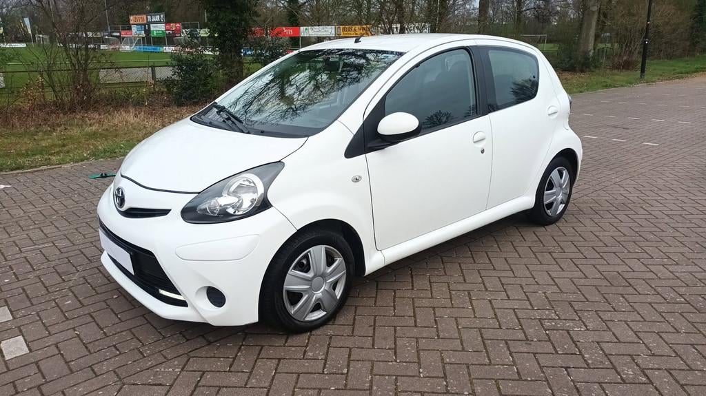 Toyota Aygo 1.0 VVT Airco / Navi, Voorwielaandrijving, Stof, Gebruikt, Zwart