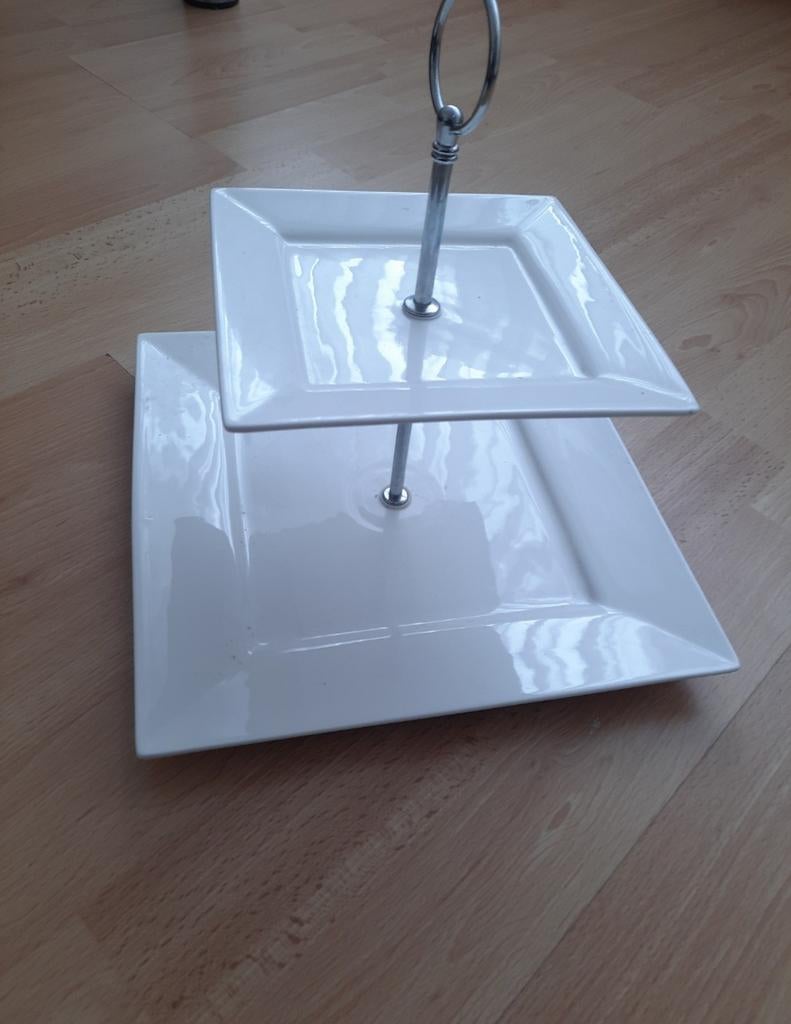 Wit porseleinen etagere en schalen set, Ophalen of Verzenden, Effen, Porselein, Schaal of Schalen