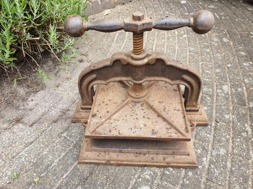 Antieke boekenpers / drukpers, Ophalen