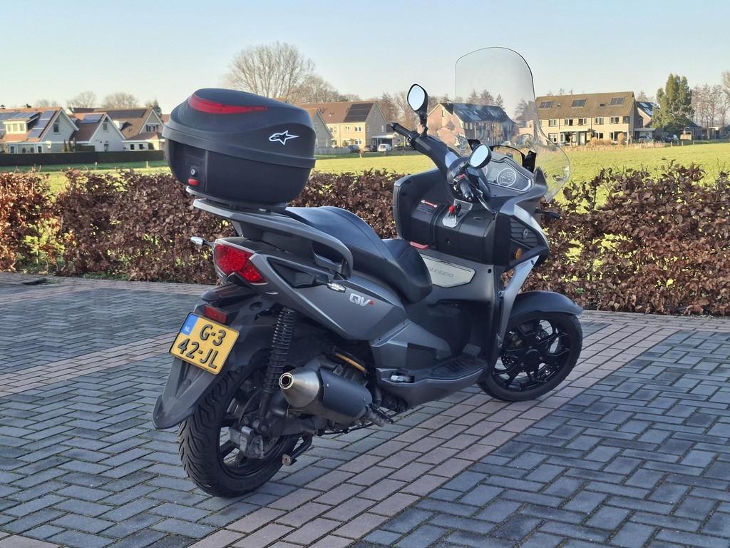 Quadro QV3 | Hoog windscherm | Topkoffer | Veel opties!, Motoren, Scooter, Jules Verneweg 7
5015 BD  Tilburg, NL, Quadro, Qooder Nederland