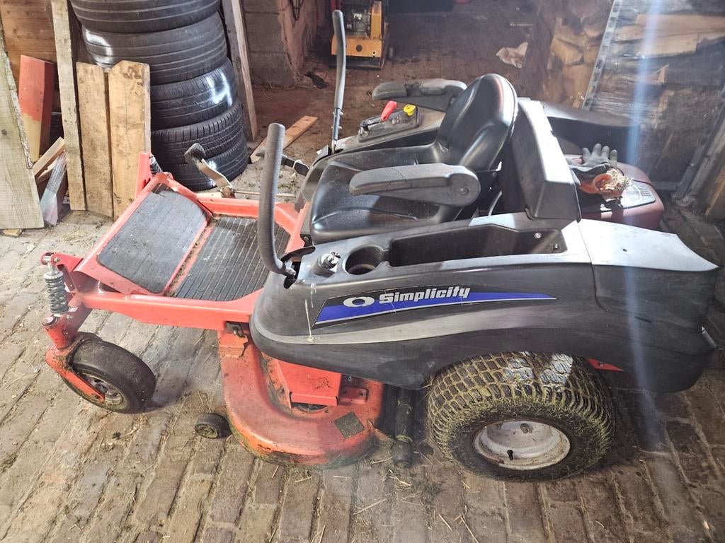 Simplicity Zero-Turn Javelin 18.5pk B&S Rider 44" Maaier, Ophalen, Cirkelmaaier, Gebruikt, Benzine-grasmaaier