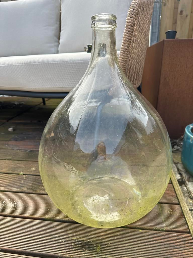 Grote gistfles, Ophalen