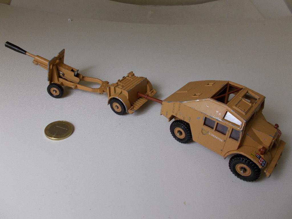 1979 Corgi Toys 909 QUAD TRACTOR + AMMUNITION TRAILER + GUN, Hobby en Vrije tijd, Modelauto's | 1:32, Gebruikt, Bus of Vrachtwagen
