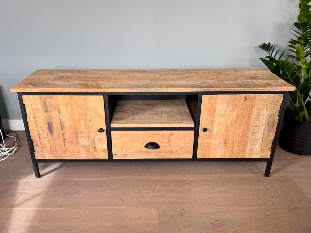 Tv meubel mangohout 140 cm, Huis en Inrichting, Kasten | Televisiemeubels, Ophalen, 100 tot 150 cm, Zo goed als nieuw, Minder dan 100 cm