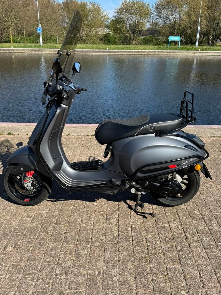 Mooie nette vespa sprint iget full option, Fietsen en Brommers, Scooters | Vespa, Zo goed als nieuw, Vespa S, Maximaal 25 km/u