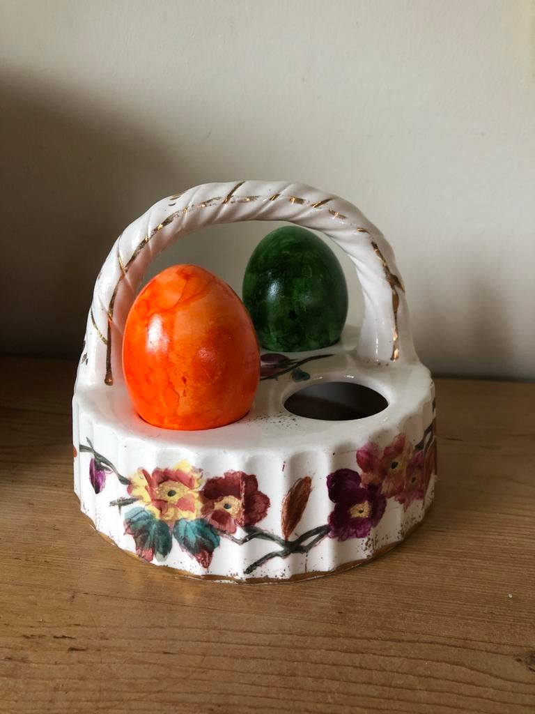 Aardewerk eierrekje met handvat en bloemdecor, Ophalen of Verzenden