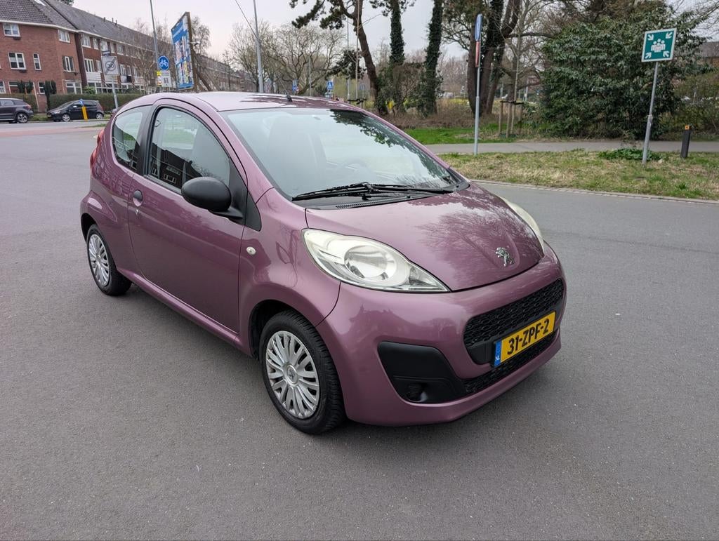 Peugeot 107 1.0 12V E-vti 68PK 3DR 2013 AIRCO APK tot 3-27, Auto's, Peugeot, Voorwielaandrijving, Euro 5, Stof, Zwart