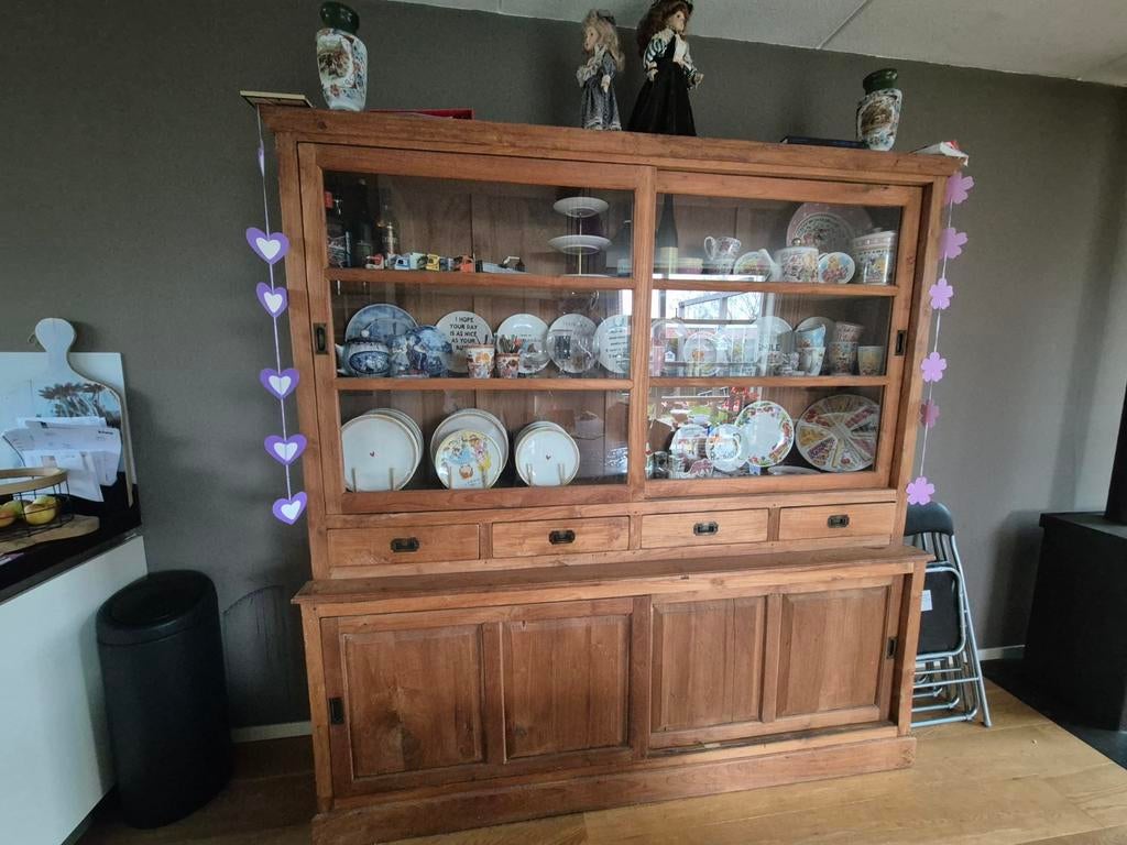 Ruime houten buffetkast met glazen schuifdeuren, Ophalen