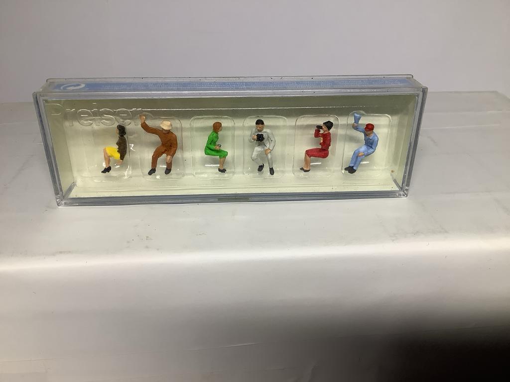 Preiser Zittende Toeschouwers H0 1:87 - Modelspoor Figuren, Ophalen of Verzenden, Zo goed als nieuw, Overige typen, Overige merken