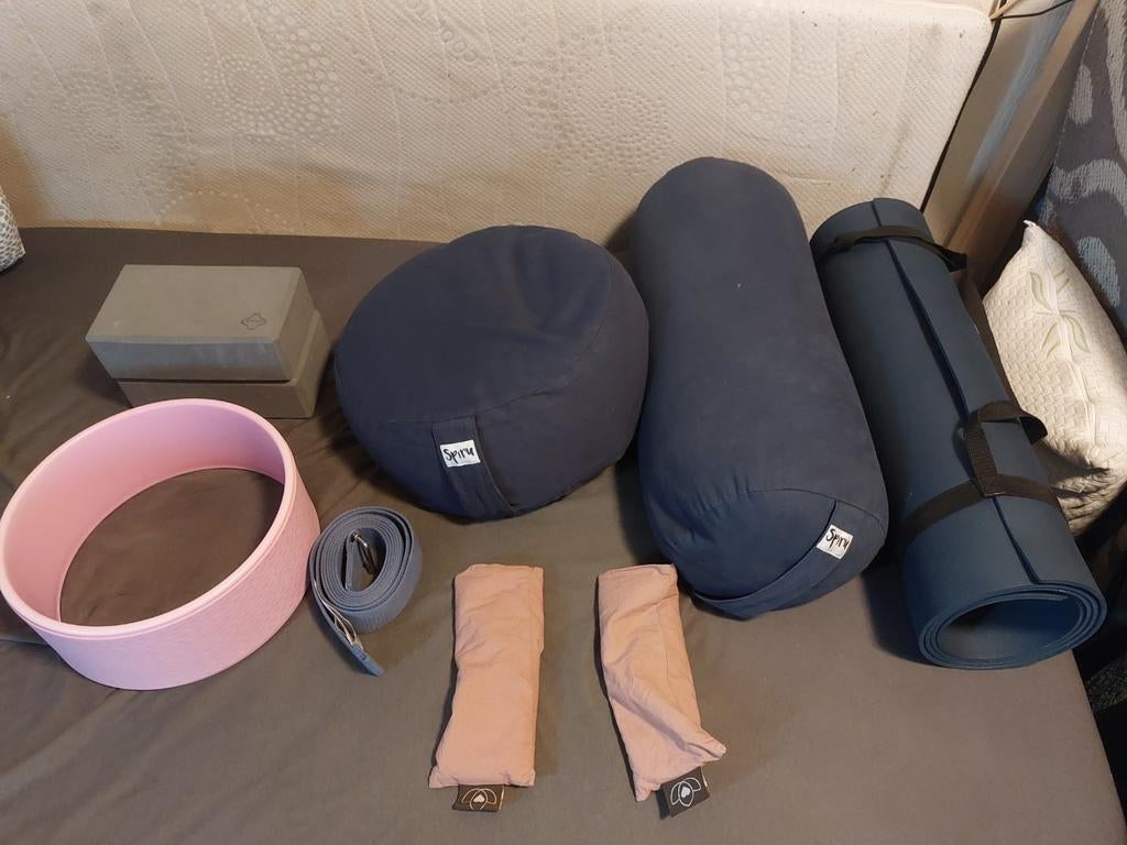 Complete yoga set, Sport en Fitness, Yoga en Pilates, Ophalen, Zo goed als nieuw, Yoga-accessoire