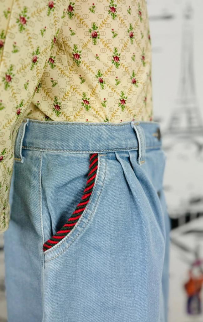 Gucci denim rok mesje met logo patch maat 8, Gucci EU, Customercare@gucci.com, Zo goed als nieuw, Jurk of Rok