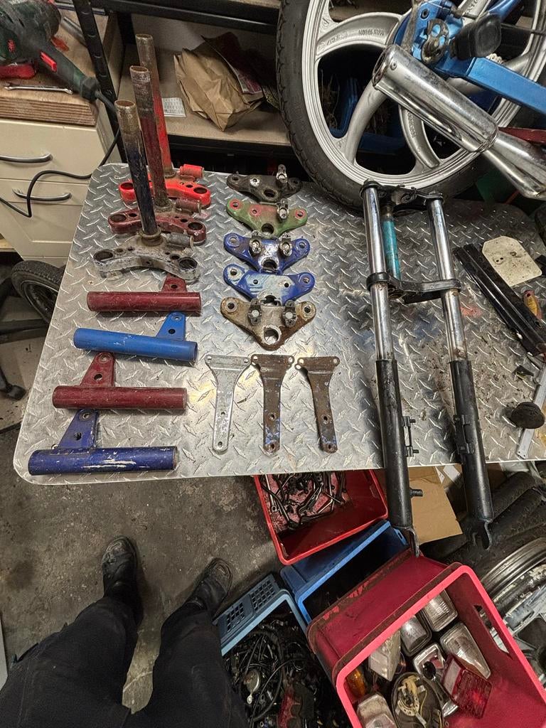 Diverse gebruikte motoronderdelen - Voorvorken, T-stukken, Ophalen of Verzenden, Gebruikt, Overige typen