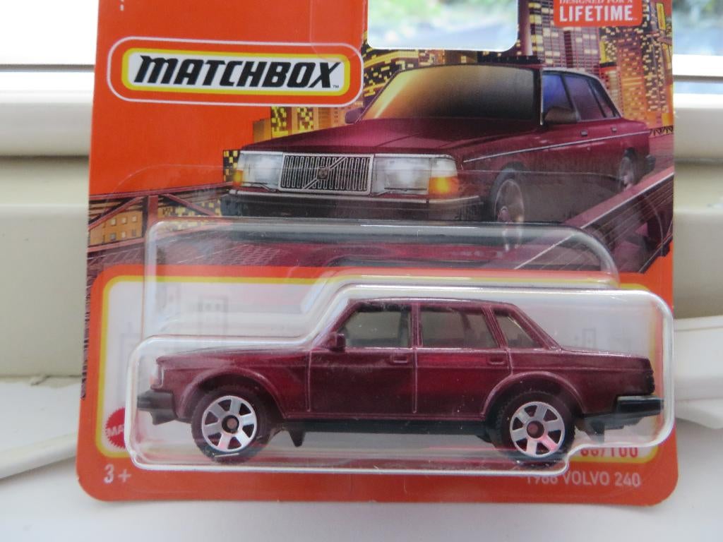 Matchbox Volvo 240, Hobby en Vrije tijd, Modelauto's | Overige schalen, Ophalen of Verzenden, Nieuw, Auto