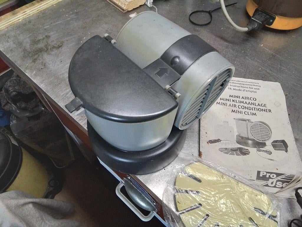 Mini airco   lucht koelertje                12/220volt, Caravans en Kamperen, Camper-accessoires, Ophalen of Verzenden, Gebruikt
