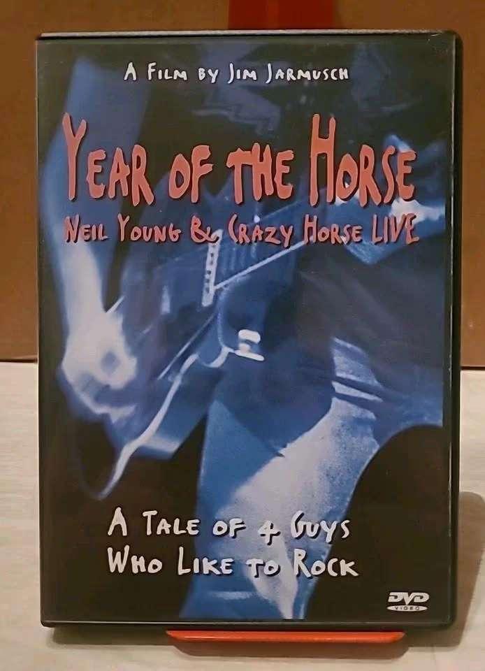 DVD Neil Young & Crazy Horse – Year Of The Horse , K4131DVD, Alle leeftijden, Ophalen of Verzenden, Gebruikt, Muziek en Concerten