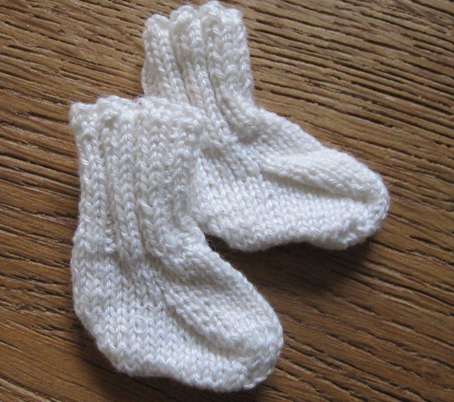 Handgebreide, katoenen poppen sokjes, Ophalen of Verzenden, Kleertjes