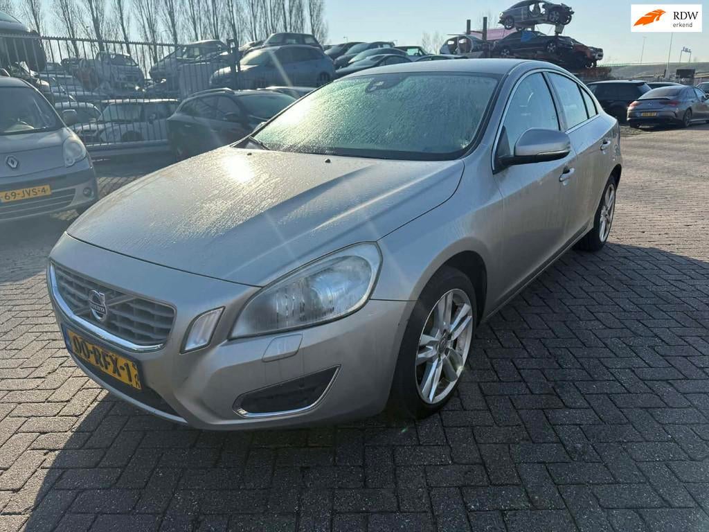 Volvo S60 1.6 T4 Summum automaat ! lees advertentie !, Gebruikt, 4 cilinders, S60, 1600 kg