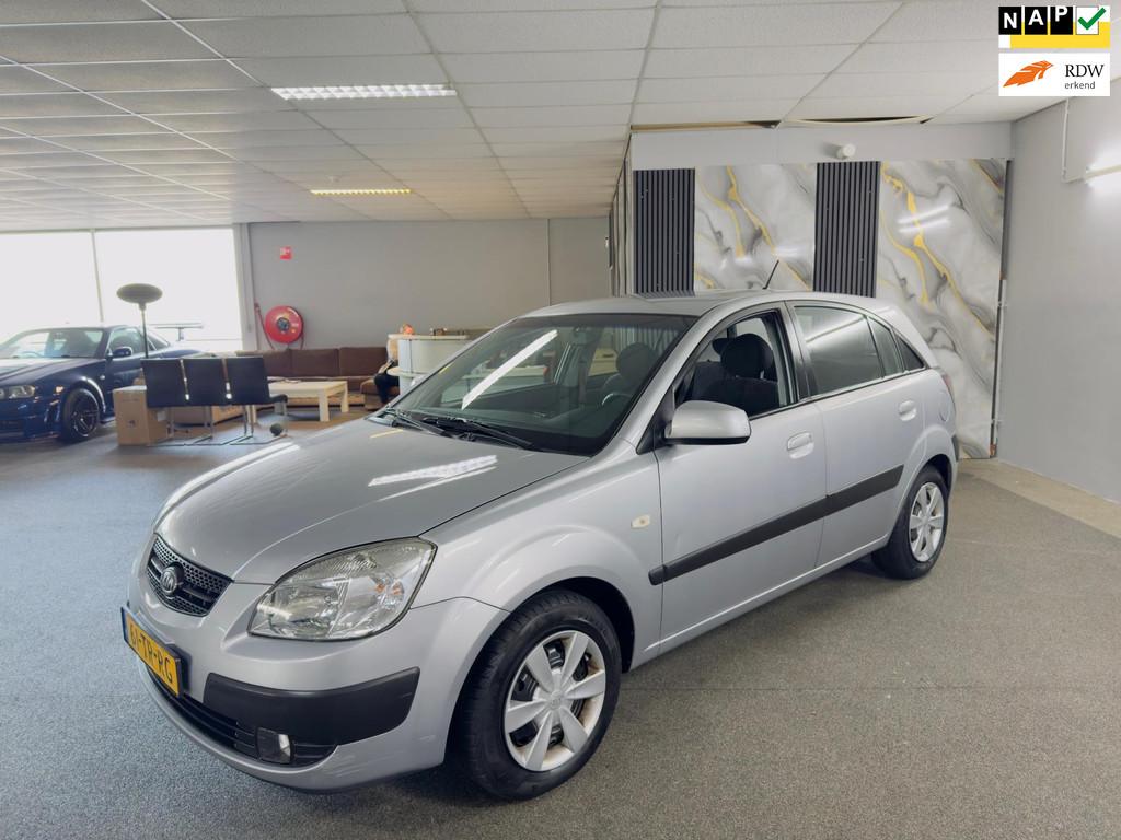 Kia Rio 1.4 LXE Apk NieuwAutomaat,Airco,E-Ramen,Weinig km's,, Stof, Gebruikt, 4 cilinders, 49 €/maand