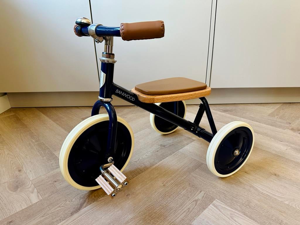 Banwood driewieler trike donkerblauw, Ophalen, Zo goed als nieuw, Duwstang