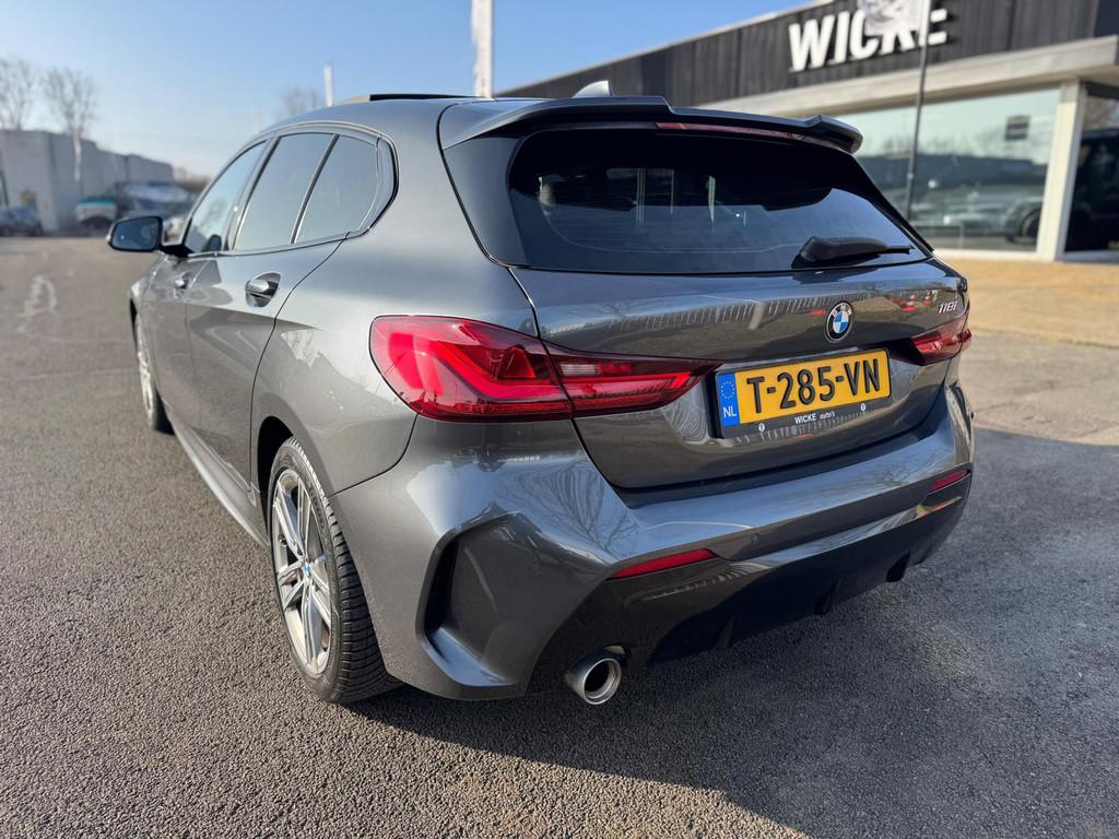 BMW 1-serie 118i High Executive Automaat panorama Led Naviga, Gebruikt, Leder en Stof, Bedrijf, Lichtsensor