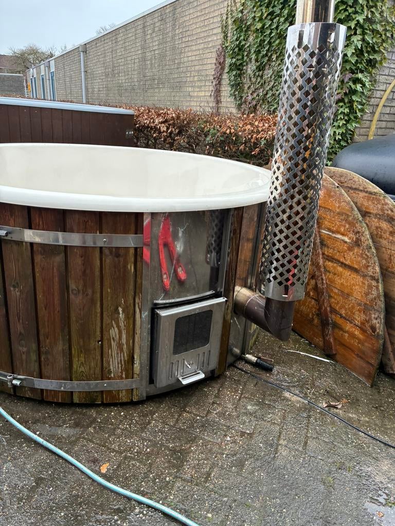 Nette hottub houtgestookt gebruikt, Ophalen, 7921AE, Fast Fair b.v., Zo goed als nieuw