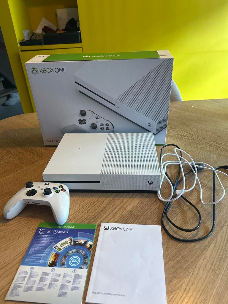 Xbox One, Spelcomputers en Games, Spelcomputers | Xbox One, Xbox One, Ophalen of Verzenden, Met 1 controller, 500 GB
