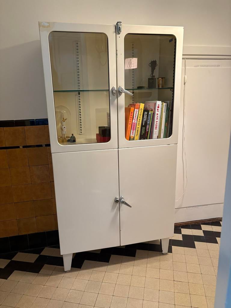 Mooie oude apothekerskast, Ophalen