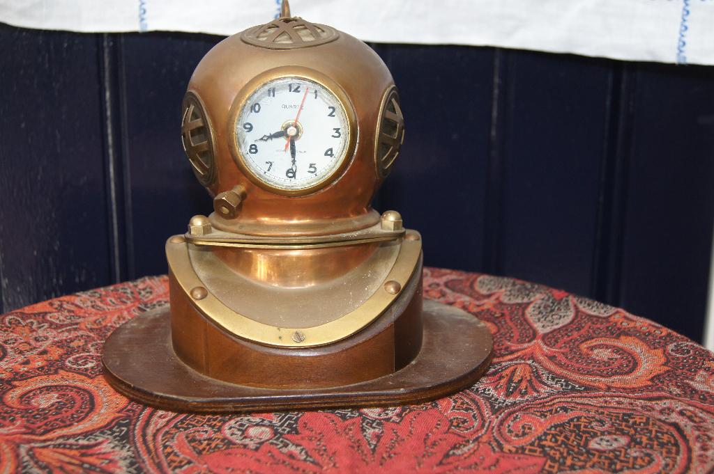 Duikershelm  klok, Ophalen of Verzenden