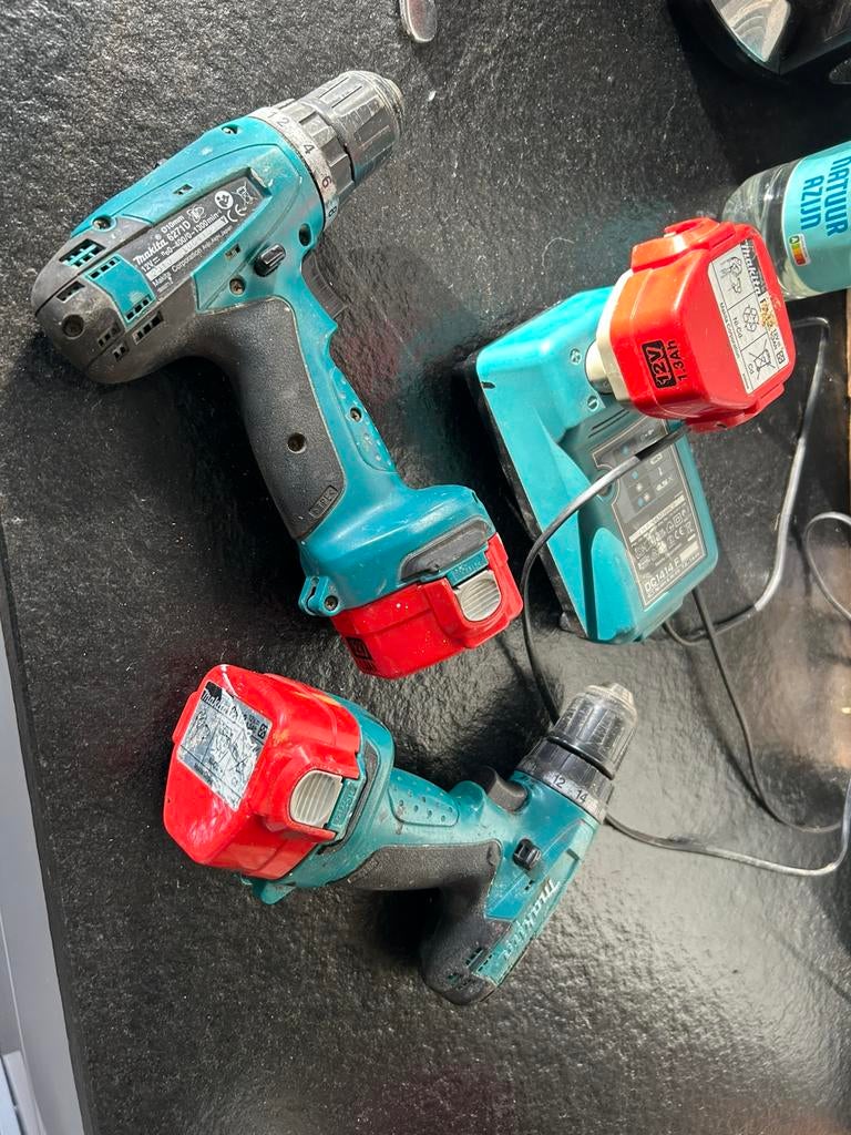 Schroefboormachine 2 stuks met laders maar kappotte accus, Ophalen of Verzenden, Gebruikt, Minder dan 400 watt, Boor- en Schroefmachine