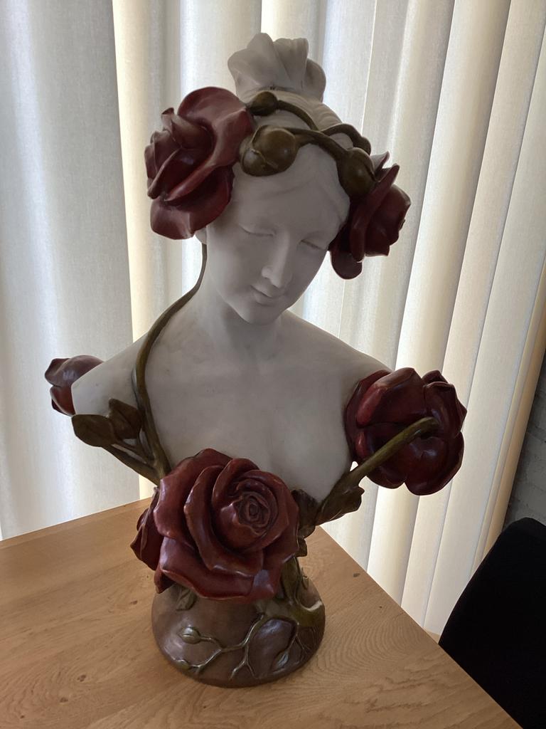 Jugendstil torso met rozen, Ophalen of Verzenden, 20 - 50 cm, Steen of Keramiek, Vrouw