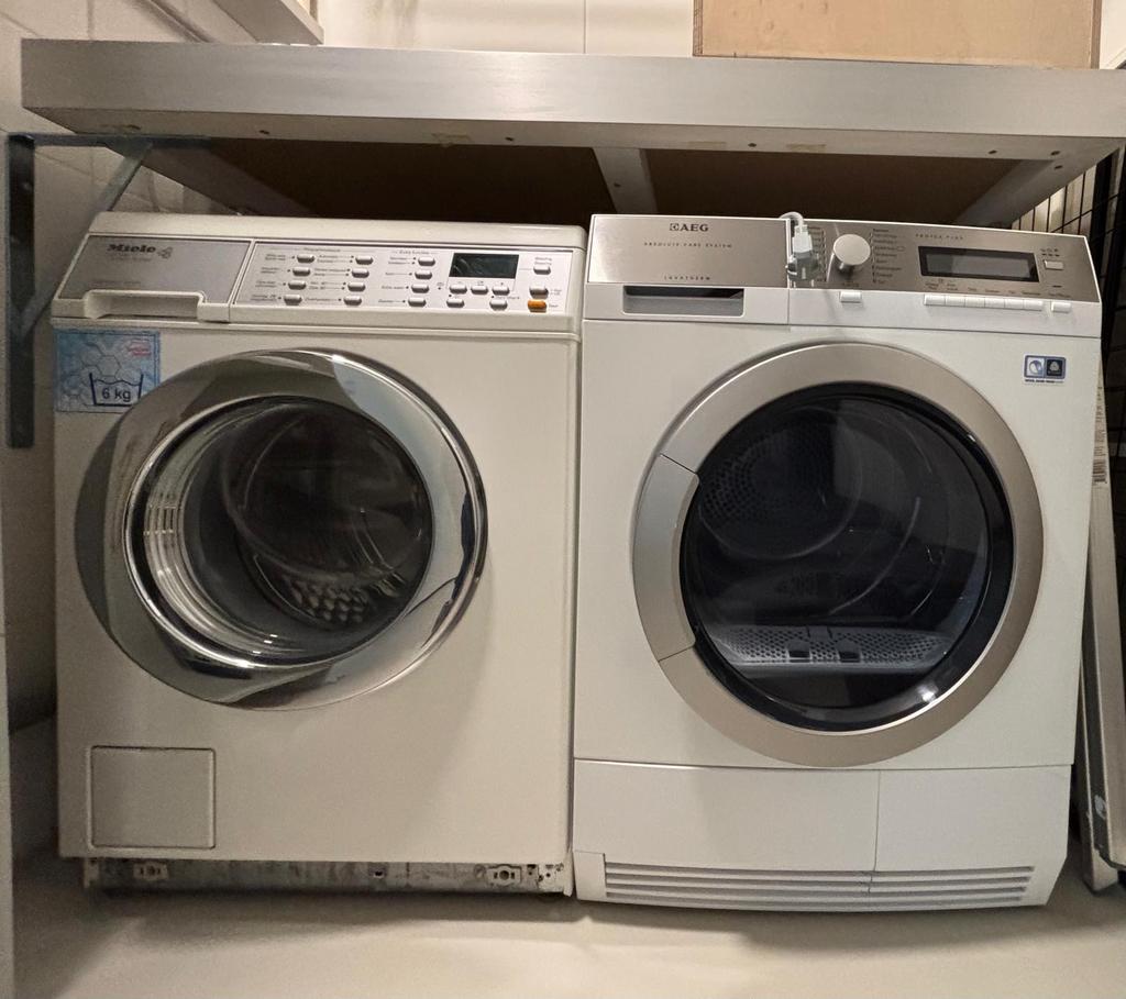 Wasmachine en warmtepomp droger, 6 tot 8 kg, Ophalen, 1600 toeren of meer, 85 tot 90 cm