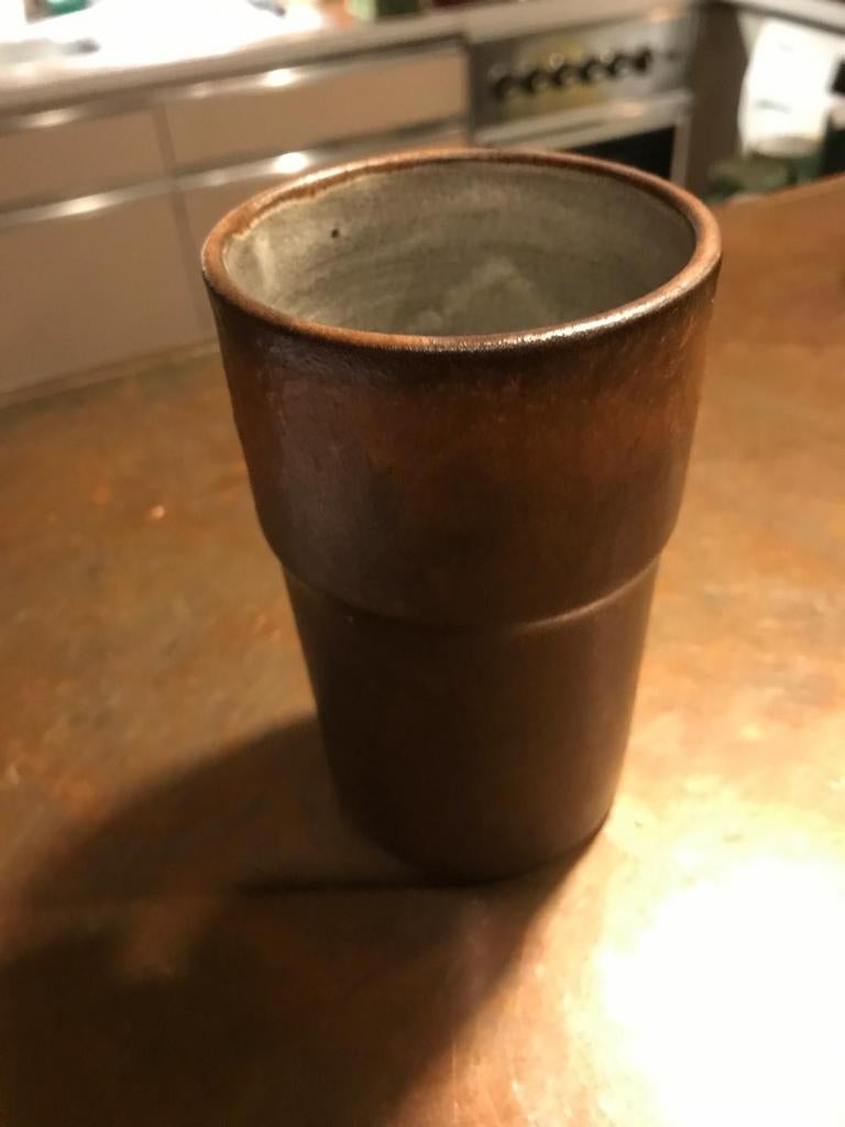 Vintage jaren 70 keramiek bierpul/mok mispel bruin glazuur, Antiek en Kunst, Antiek | Keramiek en Aardewerk, Ophalen of Verzenden