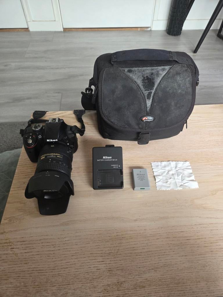 Nikon D3300 met Nikon DX 18-200mm lens, Ophalen, Gebruikt, Nikon, 8 keer of meer