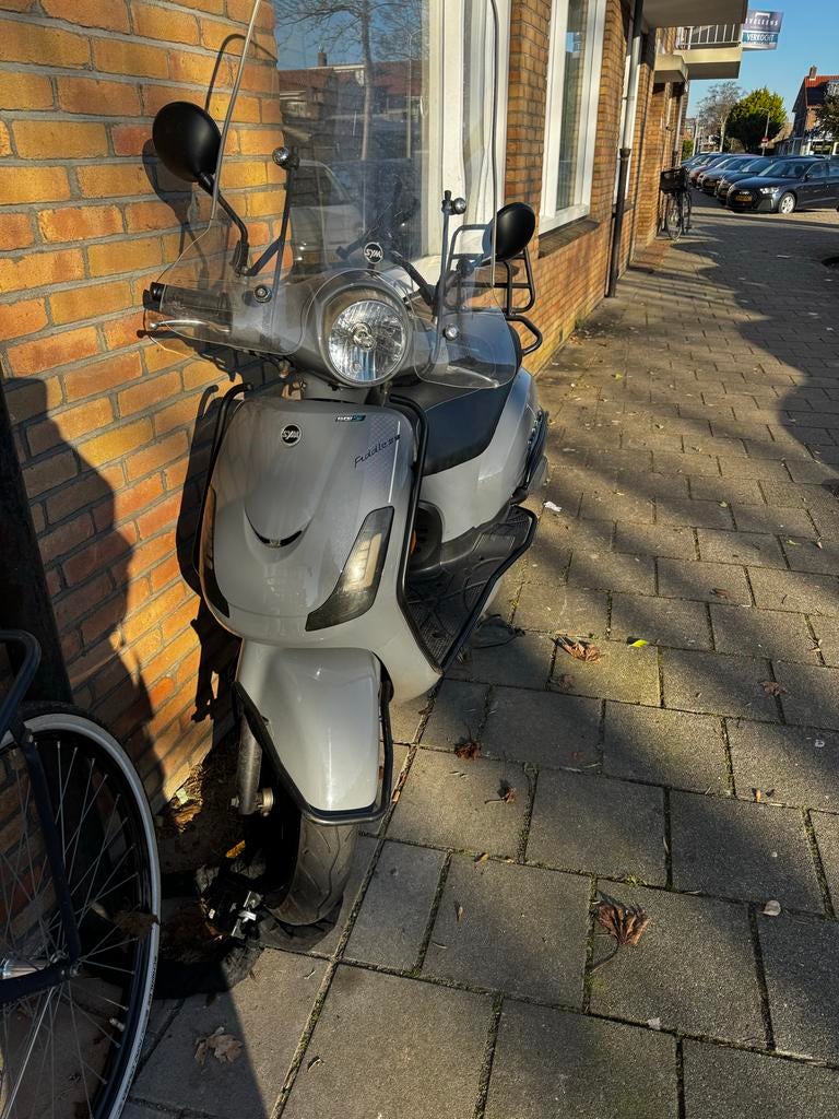 Sym Fiddle 2 - Mooie Grijze Scooter met Accessoires, Fietsen en Brommers, Snorfietsen en Snorscooters, Ophalen, Gebruikt, SYM