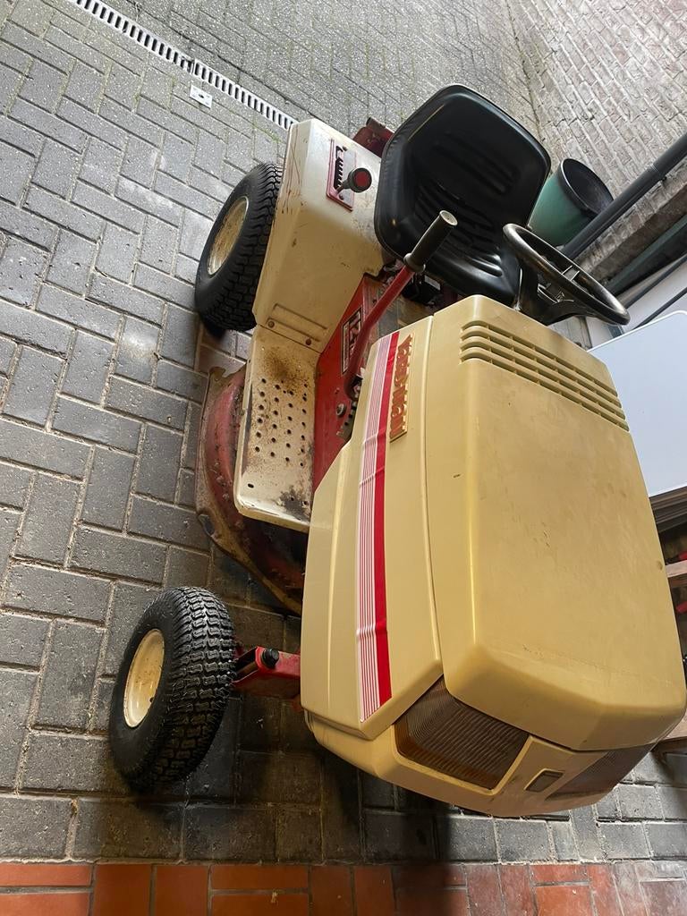 Zitmaaier nieuwe banden en accu, Tuin en Terras, Zitmaaiers, Ophalen, Gebruikt, Versnellingen, Minder dan 90 cm