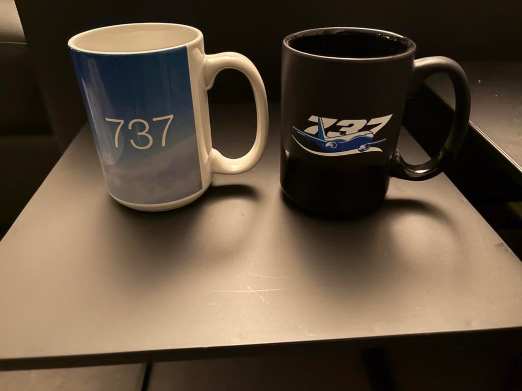 2 Boeing 737 Mokken Set - Zwart & Wit/Blauw, Verzamelen, Luchtvaart en Vliegtuigspotten, Ophalen of Verzenden, Nieuw