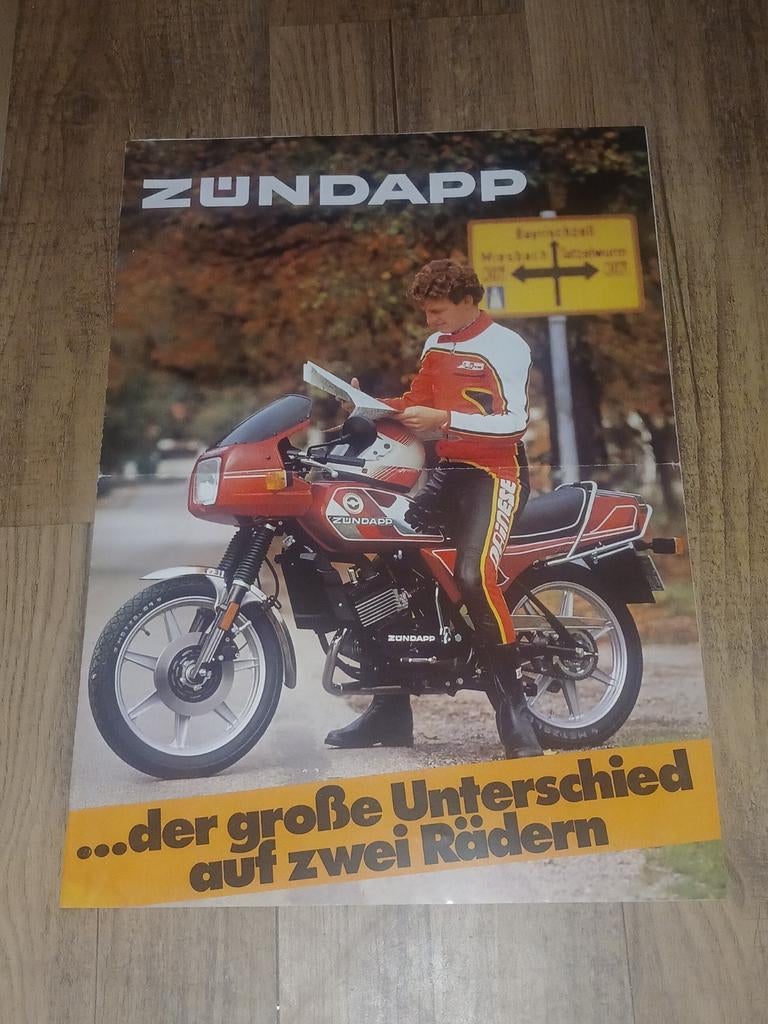 Zundapp Folder D 1983 "Der Grosse unterschied" 30 x 42 cm, Fietsen en Brommers, Verzenden, Zo goed als nieuw